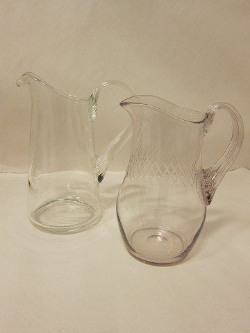 Glass jugs
Old and beautiful glass jugs
Right: Glas jug H: 20cm, Dkr.: 575,-
