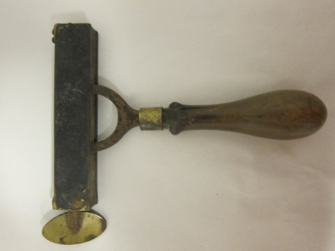 Tool for the printer
An old tool for the printer
18,5cm x 15,5cm
We have a large choice of tools