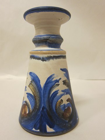 Candlestick, pottery
Design: Viggo Kyhn
With signature
H: 16,5cm, W: 10cm