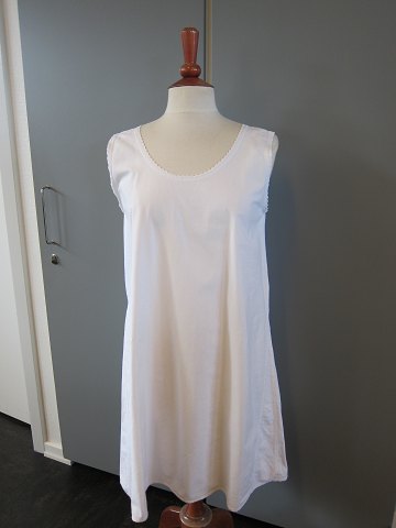 Shift / dress
A beautiful, old shift with the gusset in the seam in the side etc., exactly as 
it was made at that time.
The antique, Danish linen and fustian is our speciality and we always have a 
large choice of shifts, babydress, tea towels etc.