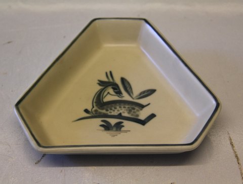 Aluminia 9-39 RC Triangular dish with fawn 15 x 13.3 cm 1927