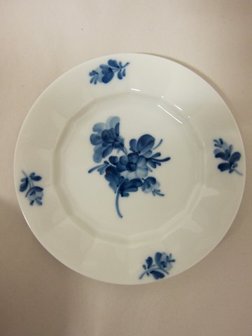 Royal Copenhagen, Blue Flower, Angular
Tea plate
2. grade and 1. grade
RC-nr. 8553
Diam: 15,5cm
We have a good choice of Blue Flower
Please contact us for further information