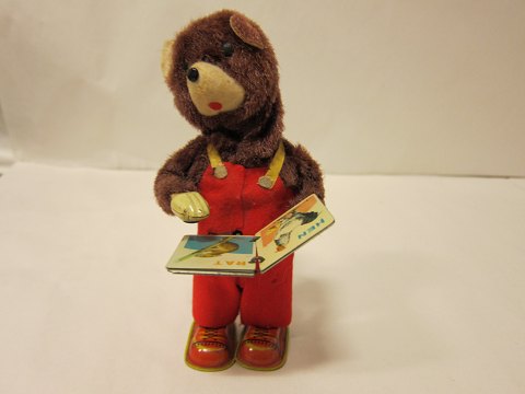 Bear, - mechanical toy bear
About 1850
This little bear reads in a picture book, - and he turns over the leaves of the 
book all by himself
H: 15cm
In good function and in a good condition