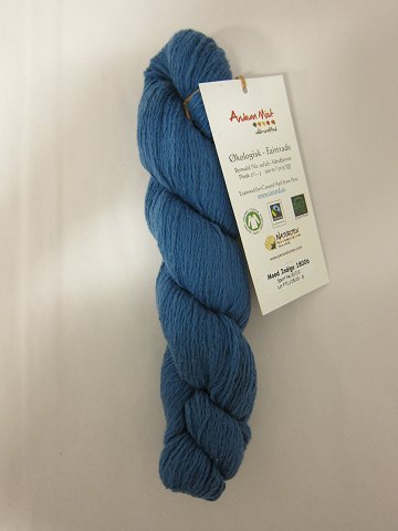 Andean Mist ecological cotton
Andean Mist cotton is an ecological natural product from Peru with certificate.
The colour shown is: Mood Indigo, Colourno. 18006
1 ball of cotton containing 50 grams