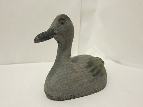 Duck decoy made of painted wood, antique
Year 1850-1900
30cm x 15cm x 12,5cm
Crack due to dryness and track of use