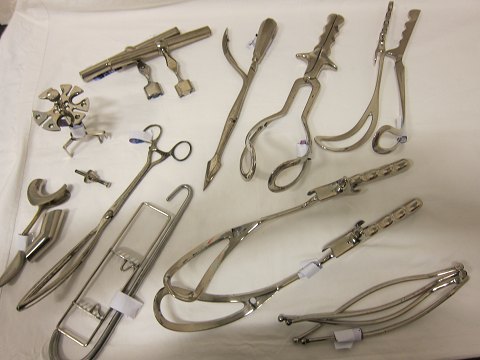Medical equipment for collectors
Old medical equipment i.e. midwifery forceps
Can be bought as a lot or separately
We have a choice of medical equipment for doctors or dentists
