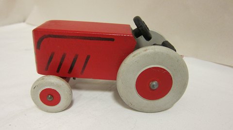 Tractor made of wood, old
Articleno.: 5124