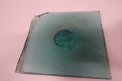 "Bottle bottom glass" i.e. a thick glass originally made as a windows glass
About 16,2cm x 15,5cm
About the end of the 1700