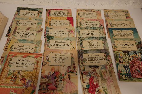 For the collector:
H. C. Andersens fairytales
The collection / Box with small pamphlets with wellknown as well as more rare 
fairytales
All pamphlets are in the box and it is only possible to buy it as a whole box
In a good condition