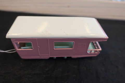 For the collector:
Lesney Matchbox Series No 23 Trailer Caravan
A rare caravan with a double axle
Productiontext Please look at the Photoes
In a good condition due to the age