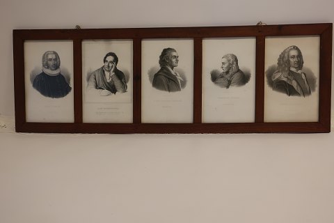 Frame with 5 prints of:
- Hans Egede
- Adam Oehlenschläger
- Johan Herman Wessel
- Johannes Ewald
- Ludvig Holberg
Printed in Em. Bærentzen & Co. Lith. Inst., Denmark