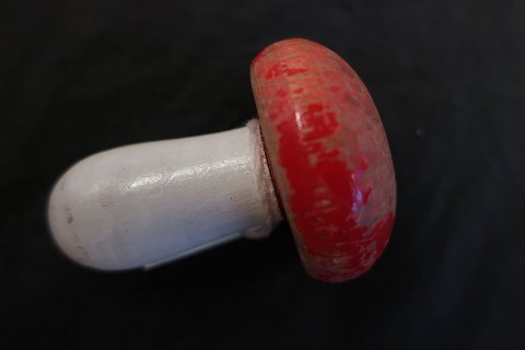 Darning egg
This darning egg has been used by darning the socks
It is in a good quality and in a good condition
It can be taken apart to make it possible to store the needles in the space
We have a large choice of old/antique tools for the needlework