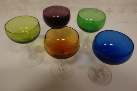 Beautiful coloured glasses
H: about 10cm
The total price for these shown glasses is DKK 230,-
All glasses are in a good condition
We also have a large choice of antique glass