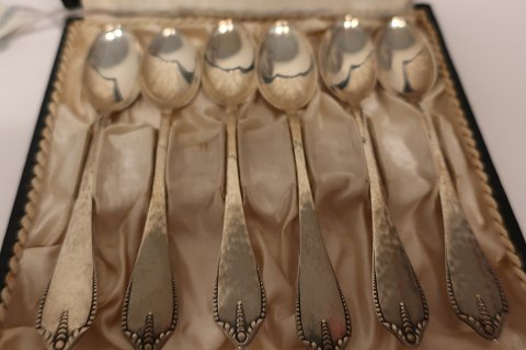 Teaspoons in silver, antique, in the original box 
Teaspoons, 6 pieces, very decorative
PLEASE NOTE: NO SILVER IN THE SHOWROOM - please contact us for presentation