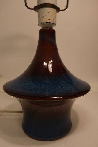 Tablelamp
Søholm tablelamp made of keramik 
Blue and dark brown
Model: 1066
Stemplet: Søholm stentøj, Denmark, 1066
H: 27cm
Excl. stander