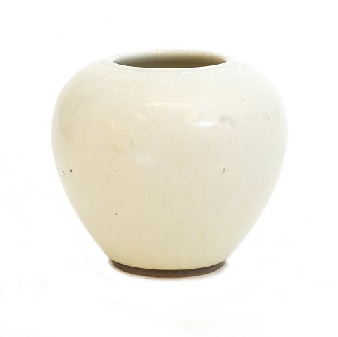 Light beige glazed stoneware vase. Signed Saxbo. 
H: 12,7cm