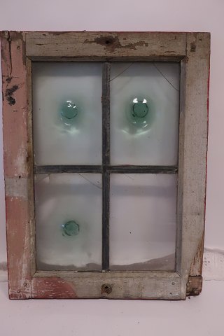 Window Frame with 3 of the special antique glass
"Bottle bottom glass" i.e. a thick glass originally made as a windows glass
Window frame: 54cm X 41cm
Each of the 4 window-glasses is 21,5cm x 15cm
About the end of the 1700
