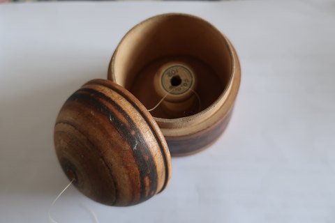 An old item to have your sewing thread in
Beautiful and practical made og wood
