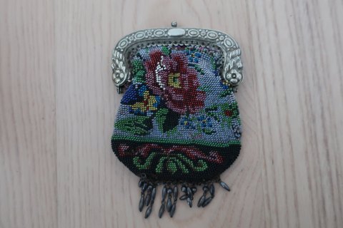 Handmade bag/purse, made of beads
This beautiful old handmade bag/purse, from about 1910, is handmade of beads 
with embroidery which shows roses
The shape is with a beautiful closing at the top