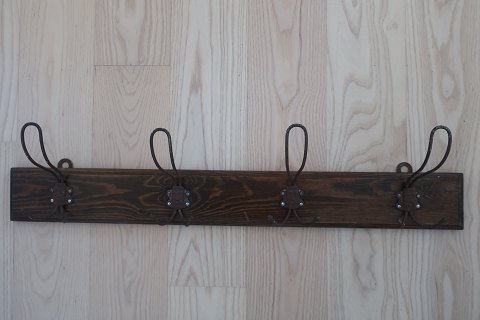 An old rack with beautiful deco on the hooks
L: about 57cm