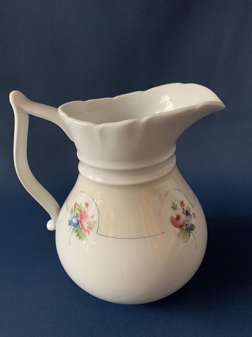 Bing & Grøndahl Water jug
Height 16 cm
Produced 1853-1894