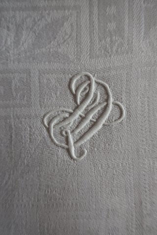 Antique napkins
Flax
Handmade
With a beautiful weaving with signature and structure
60cm x 60cm
We have: 6 stk. identical
In a very good condition
The antique, Danish linen and fustian is our speciality