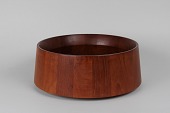 Jens Harald Quistgaard (1919-2008)
Salad bowl turned in teak wood
Manufacturer: Nissens Trævarefabrik, Langaa
Denmark for Dansk Designs, Denmark, IHQ
Height: 10,5 cm
Diameter: 29,5 cm
Nice used condition with beautiful patina
2. quality
item no:
189088 Jens Harald Quistgaard (1919-2008)
Salad bowl turned in teak wood
Manufacturer: Nissens Trævarefabrik, Langaa
Denmark for Dansk Designs, Denmark, IHQ
Height: 10,5 cm
Diameter: 29,5 cm
Nice used condition with beautiful patina
2. quality
item no:
189088