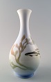 Royal Copenhagen art nouveau vase dekoreret med fisk. 

