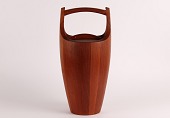 Jens Harald Quistgaard
IHQ
HUGE Icebucket
made of solid teak with Lid
Sign. Dansk Designs - IHQ
Height 48 cm
Very nice condition
item no:
306731 Jens Harald Quistgaard
IHQ
HUGE Icebucket
made of solid teak with Lid
Sign. Dansk Designs - IHQ
Height 48 cm
Very nice condition
item no:
306731