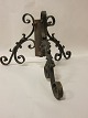 For the Christmas tree to hold it stable, antique
Made of cast iron
H: 27cm, W: 48 cm