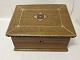 Sewing box made of oak, about 1770
With Chr. VIII painting "exposed" by a 
professional restorer 
Oblique cover and inside is a little pigeon hole 
with a cover as well
Measure: 21cm x29,5cm
H: 19,5cm / 11,5cm