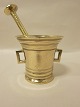 Mortar made of brass
Mortar with a pestle
From the 1700's
No stamp
H: 10,5cm, top diam: 11cm