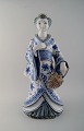Meget stor og sjælden Hjorth (Bornholm) glaseret stentøjsfigur, japanerinde af 
Gertrud Kudielka.