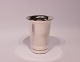 Flower vase in hallmarked silver by Cohr, in great vintage condition.
5000m2 showroom.