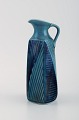 Vilhelm Bjerke Petersen (1909-1957) for Rörstrand. Fasett kande i glaseret 
keramik. Midt 1900-tallet.  
