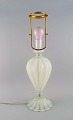 Barovier and Toso, Venice. Large table lamp in mouth blown art glass. Classic 
Italian design. 1960s.
