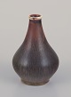 Bengt Ekeblad (1922-2003), svensk keramiker for Rörstrand.
Unika miniature keramikvase med glasur i brune nuancer. Sjælden vase.