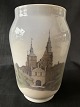 Antik Huset 
presents: 
Porcelain 
vase from Royal 
Copenhagen, 1st 
variety, deck 
No. 4567, 
Rosenborg