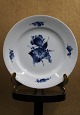 K&Co. presents: 
Royal 
Copenhagen Blue 
Flower Braided 
Dinner Plate. 
Dia.: 25.5cm. 
RC# 10/8097...