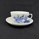 Harsted Antik 
presents: 
Large Blue 
Flower Curved 
tea cup