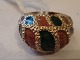 Atelier 4 Roses presents: Goldring, 14kt, with green and redbrown enamelwork. Ca. 5 gr.gold.