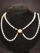 Pearl necklace Double-in process with 14k hvidguldlås with pearl in the middle with nice round ...