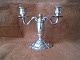 Silver plate
candlestick. H.
19 cm.