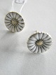 B.H. Marguerite
Sterling silver
- Ear plug