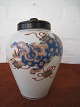 Arita jar.
Japan. H. 17
cm.