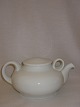 Bing & Grondahl
teapot 2
liters. Design:
Edith Sonne
Bruun