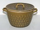 Relief
Larger pot
with lid Relief
Larger pot
with lid