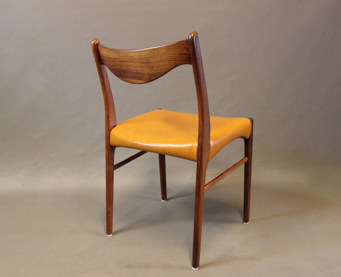 Worldantique.net a set of 6 dining chairs in rosewood and ... Spisestuestole læder