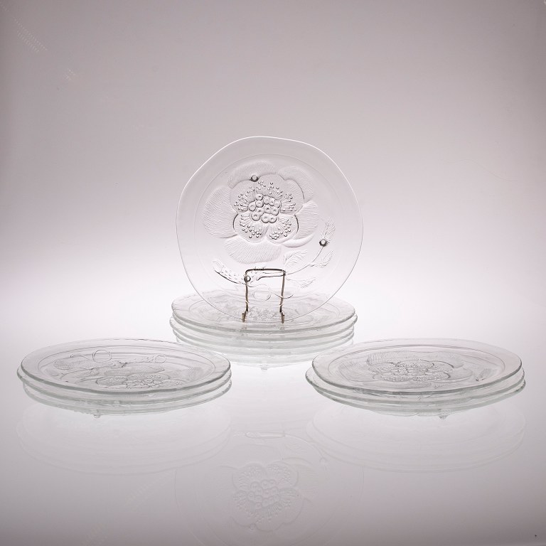 "Pioni" Oiva Toikka, 10 art glass plates. 
