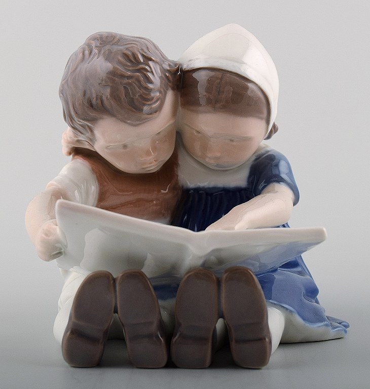 1567 Bing & Grondahl ,b&g, Porcelain Figurine
girl and boy reading.